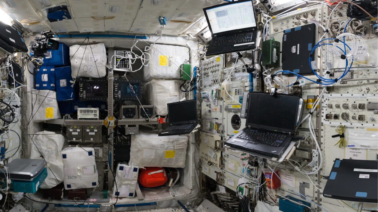 Screenshot for International Space Station Tour VR