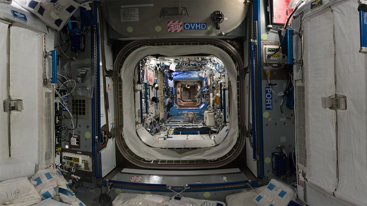 Screenshot for International Space Station Tour VR