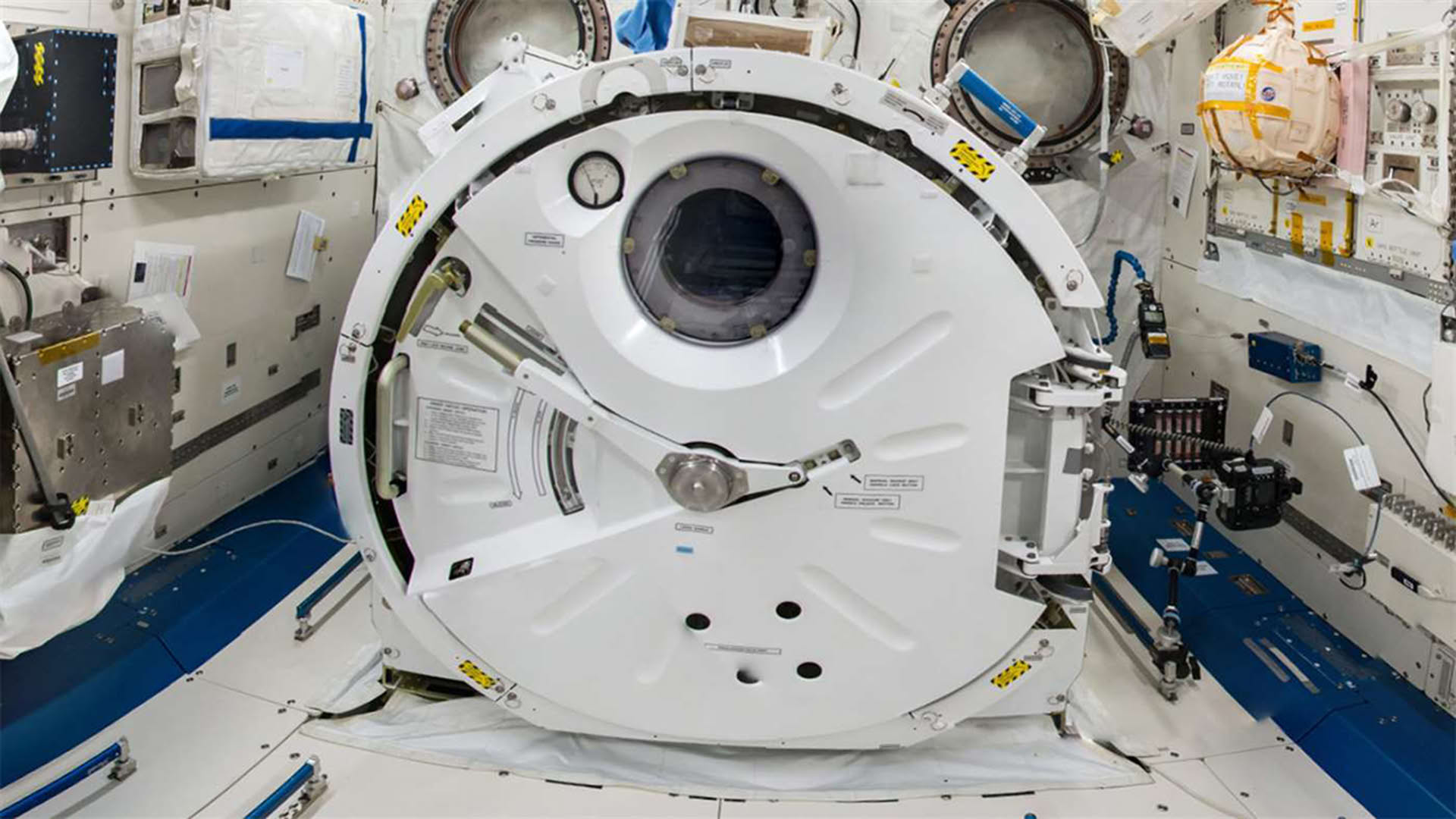 Screenshot for International Space Station Tour VR