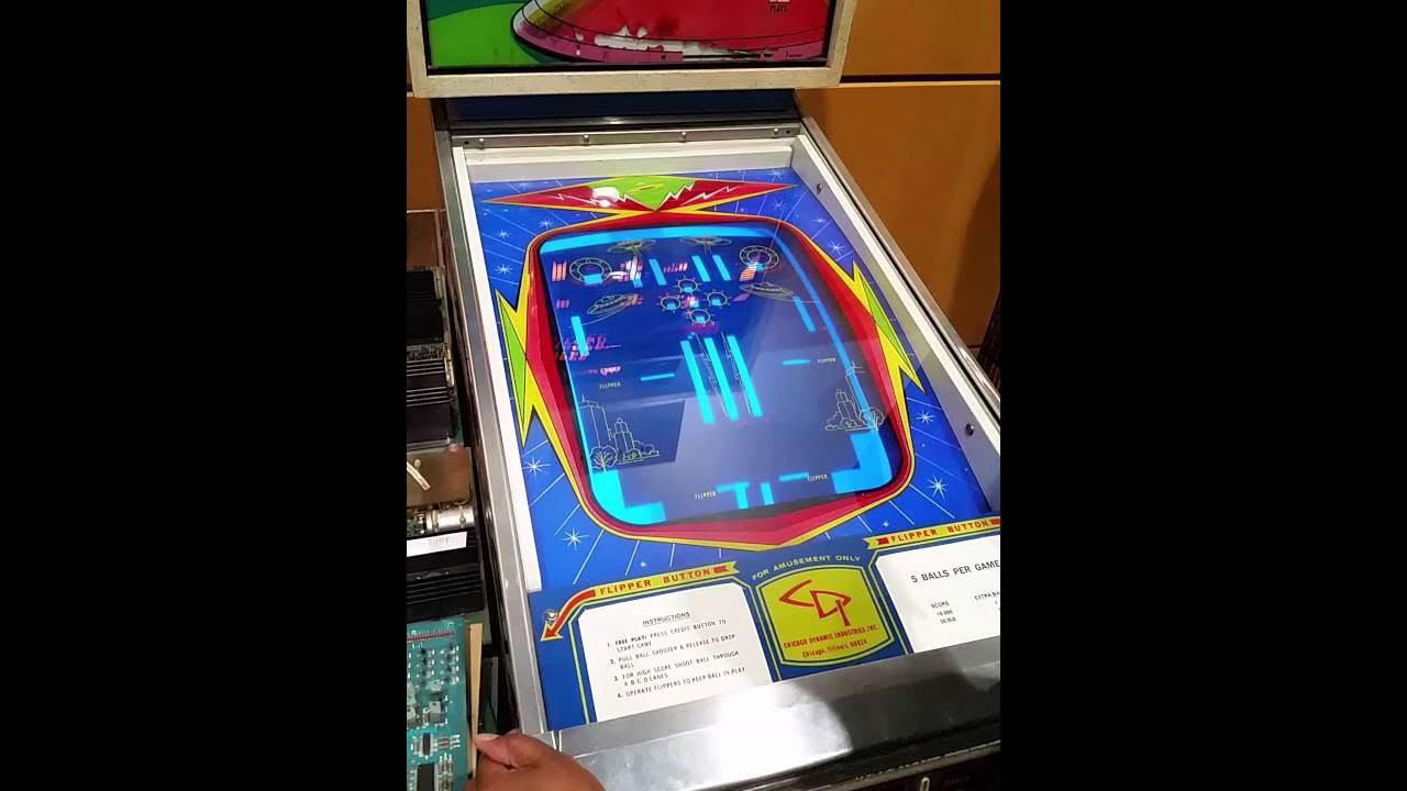 "Super Flipper" (1975) arcade video pinball gameplay.